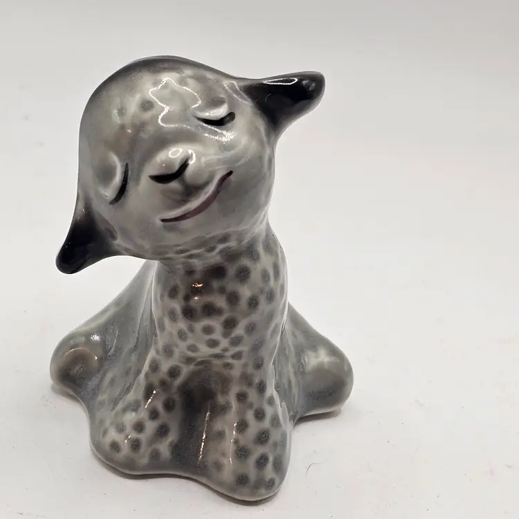 Vintage van tellingen lamb salt shaker kitschy