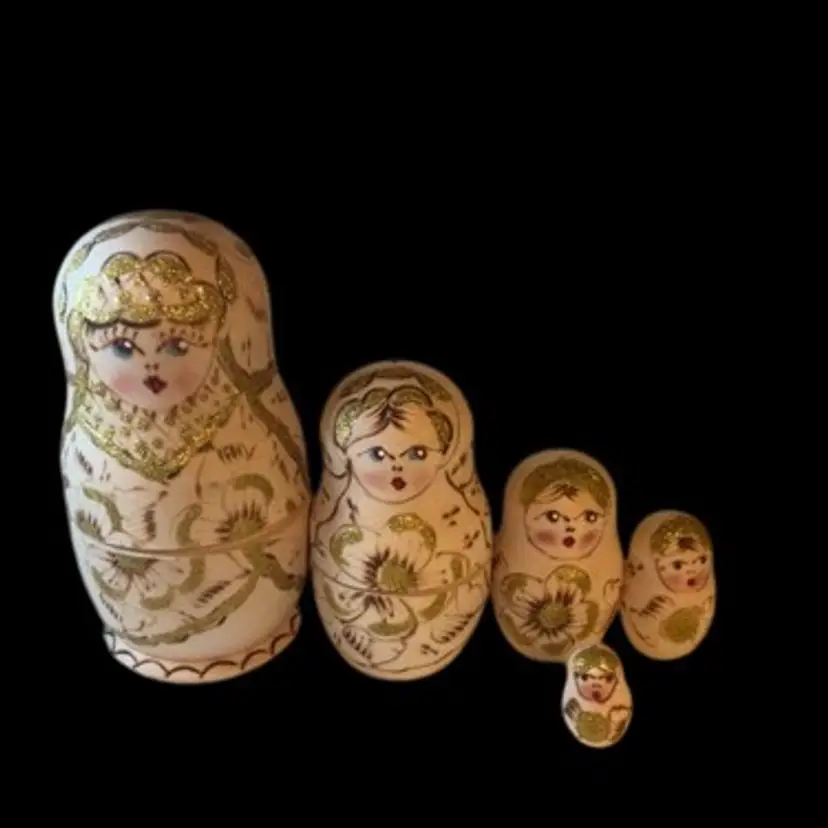5pc Russian Nesting Dolls Tallest One Is 5.5”