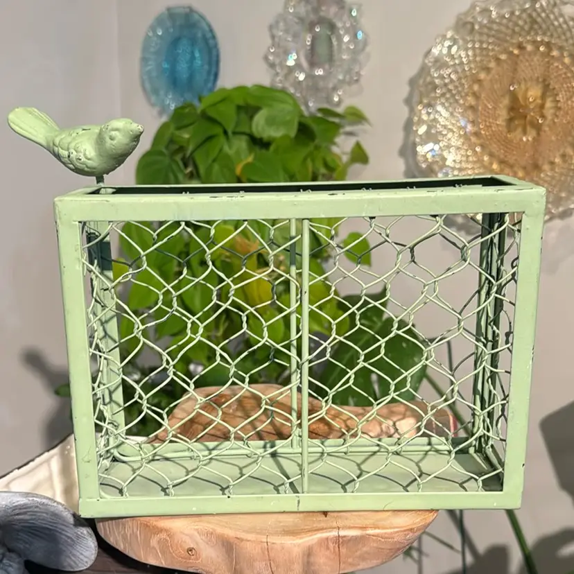 Metal Bird Mail Holder