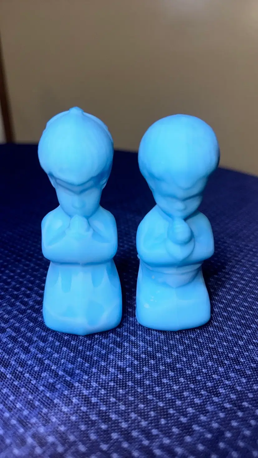 Fenton Praying Children blue satin Glass 4”