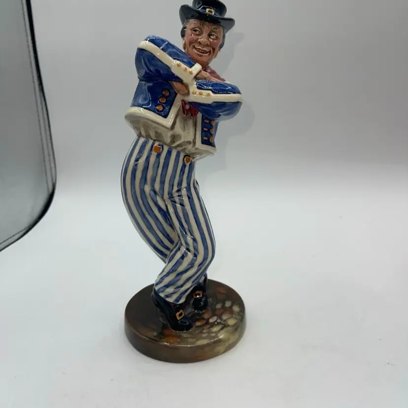 Vintage ROYAL DOULTON HN2161 The Hornpipe Figurine - England 9.5”