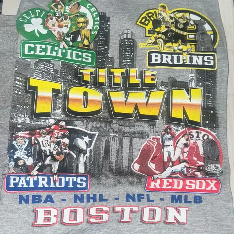 3x New England Teams 2x XL Shirts & 1x L- Sweater Never Worn