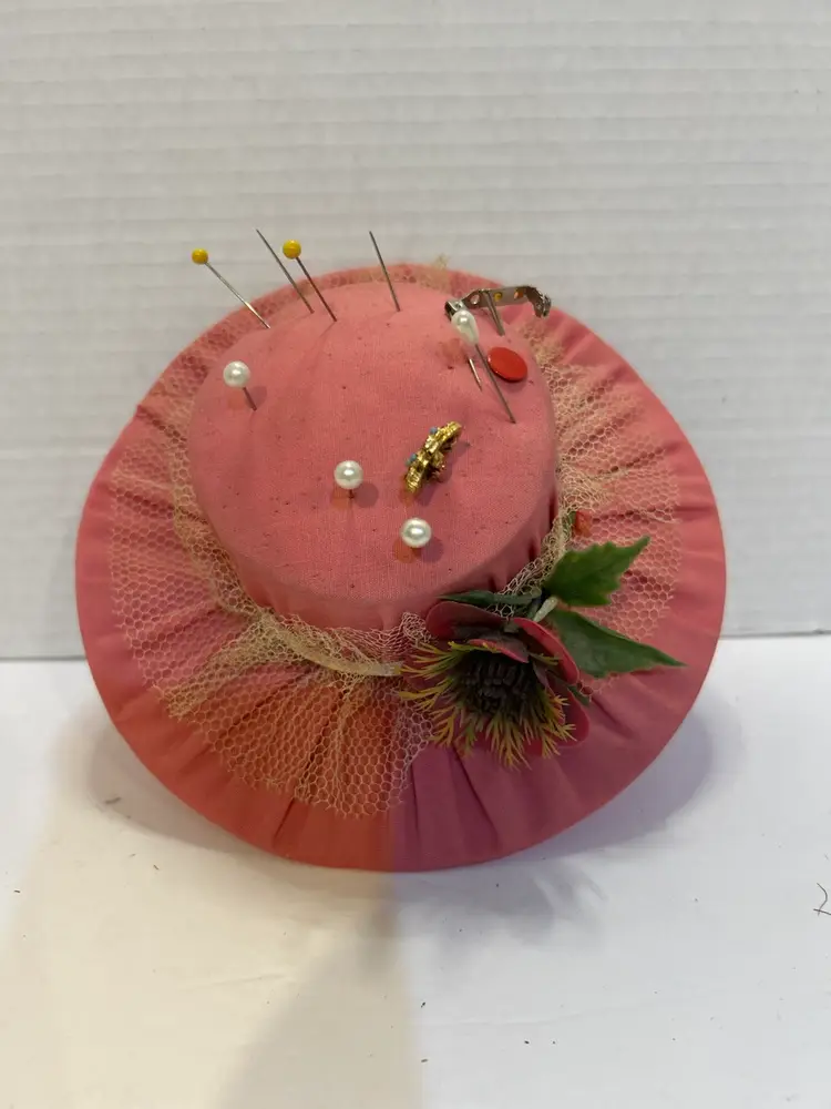 Vintage Cool Pin Cushion Pink With Pins