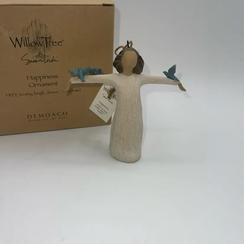Vintage 2004 NEW Willow Tree Happiness Figurine #26130 Demdaco Susan Lordi