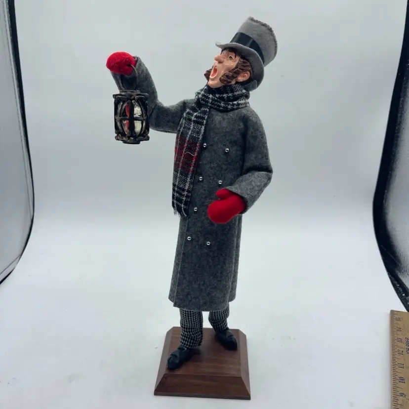 Simpich Character Caroler Man with Lantern Scarf 14” Signed By Artist 2005