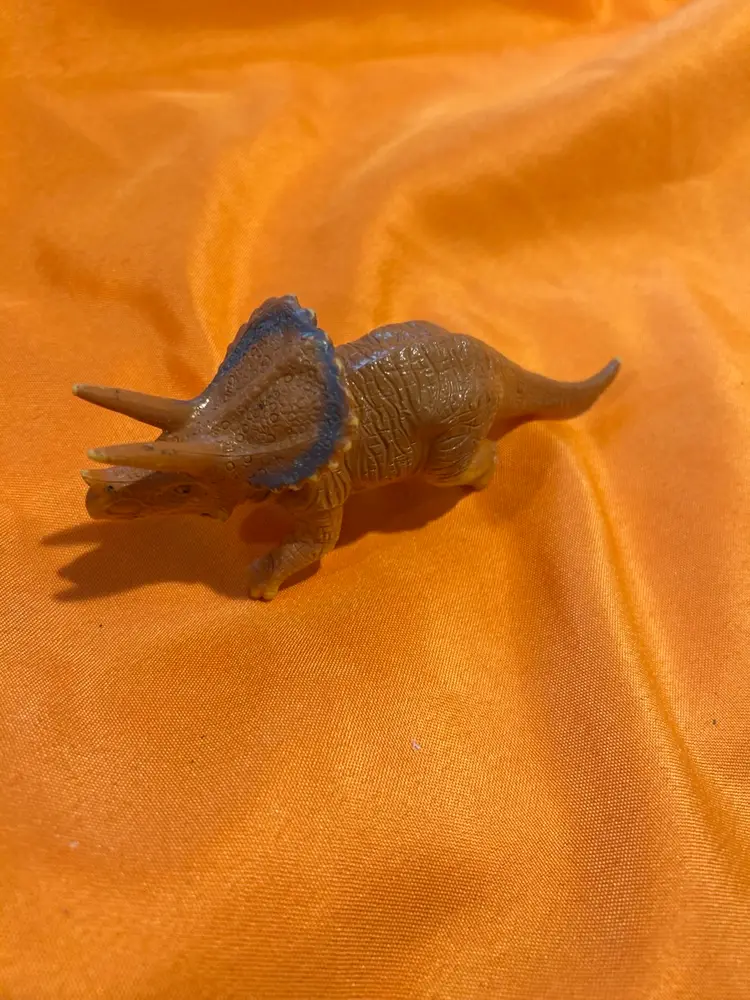 Schleich Triceratops Dinosaur Figure Toy D-73527 Collectibles