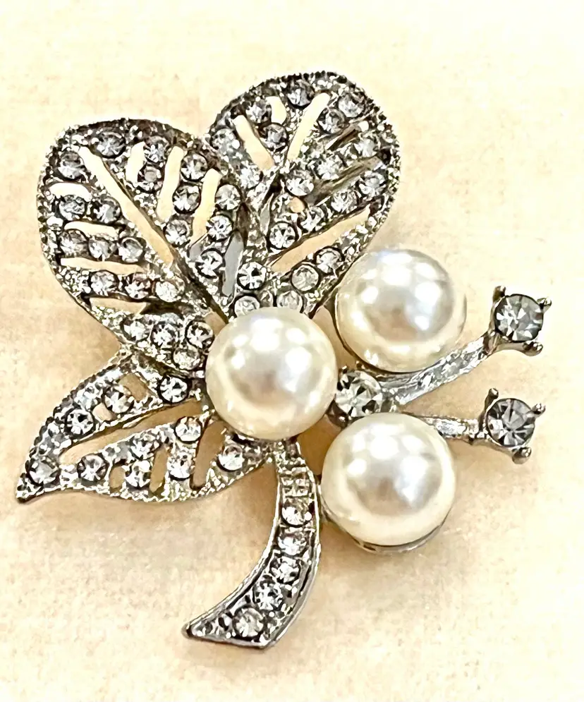 Silver Tone Clear Rhinestone and Faux Pearl Leaf Brooch