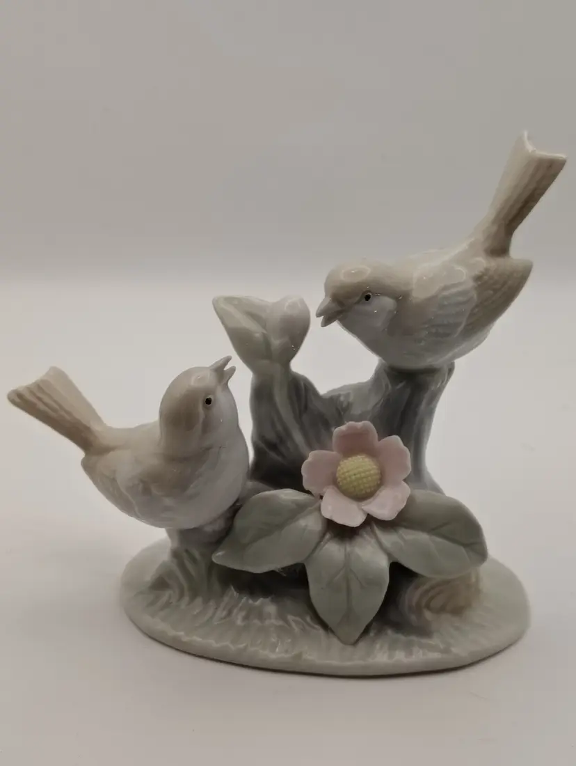 Porcelain birds with flower
