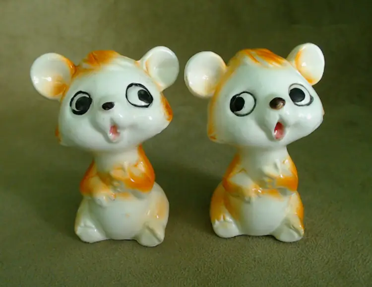 Vintage Kitschy Bear Salt and Pepper Shakers | Extra Cute Little Bears for Fall, Forest, or Cabin Style Decorating | 1960s Made in Japan