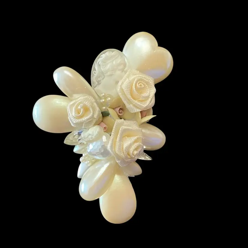 Artisan Brooch With Cameo - 2 1/2β X 1 1/2β