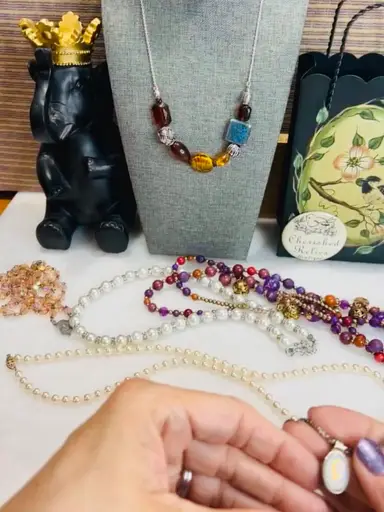 Vintage Jewelry Tub Digging!! Hope We Find Some Goodies!!