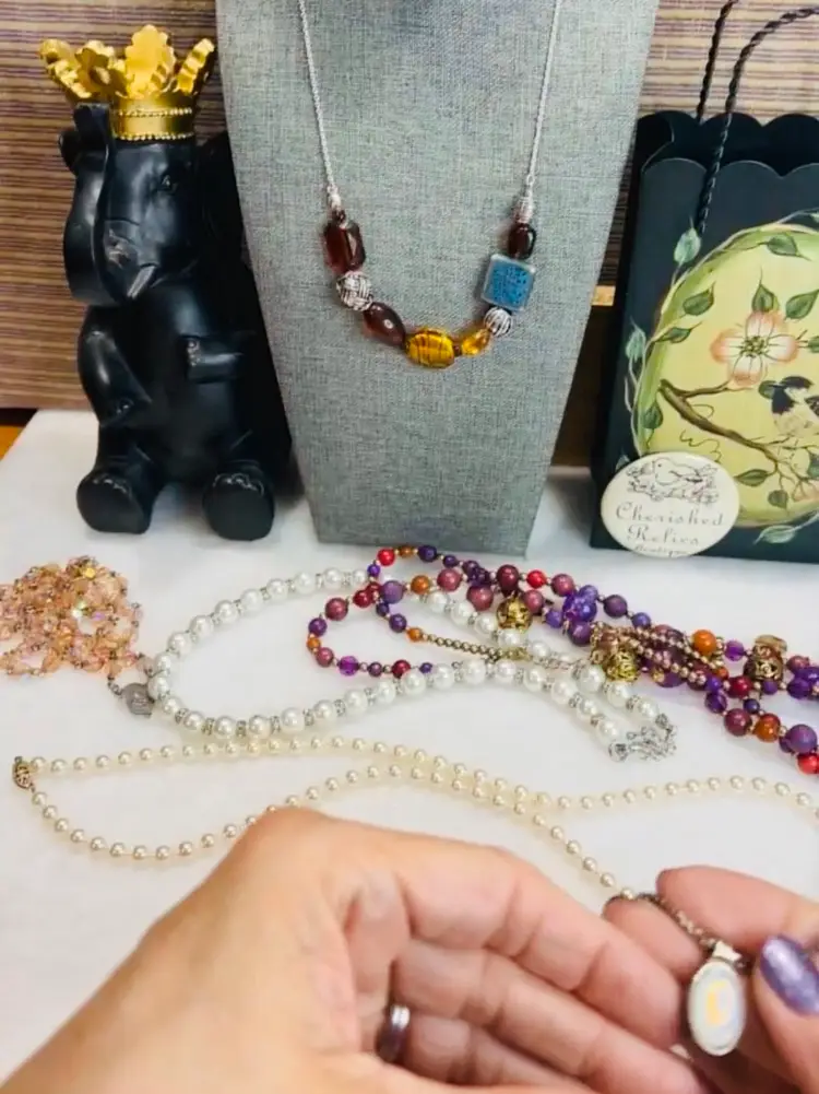 Vintage Jewelry Tub Digging!! Hope We Find Some Goodies!!