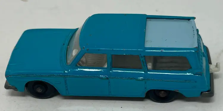 Vintage Lesney Matchbox #42
Studebaker Lark Wagonaire Car