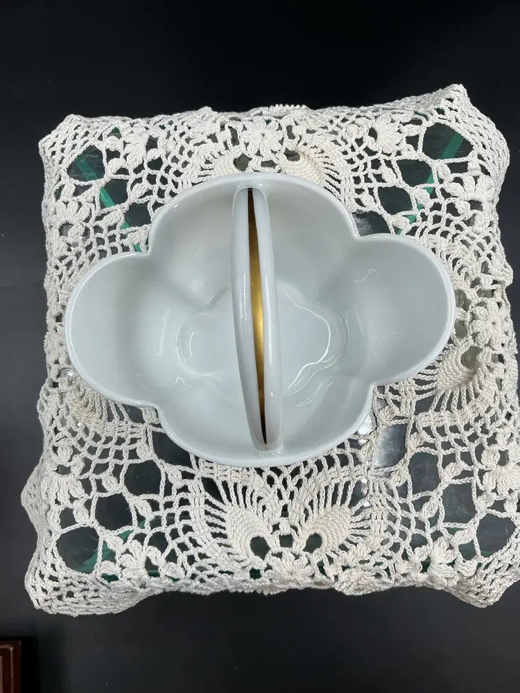 Haviland Shalimar pattern porcelain basket w/22k gold band on handle, Limoges France