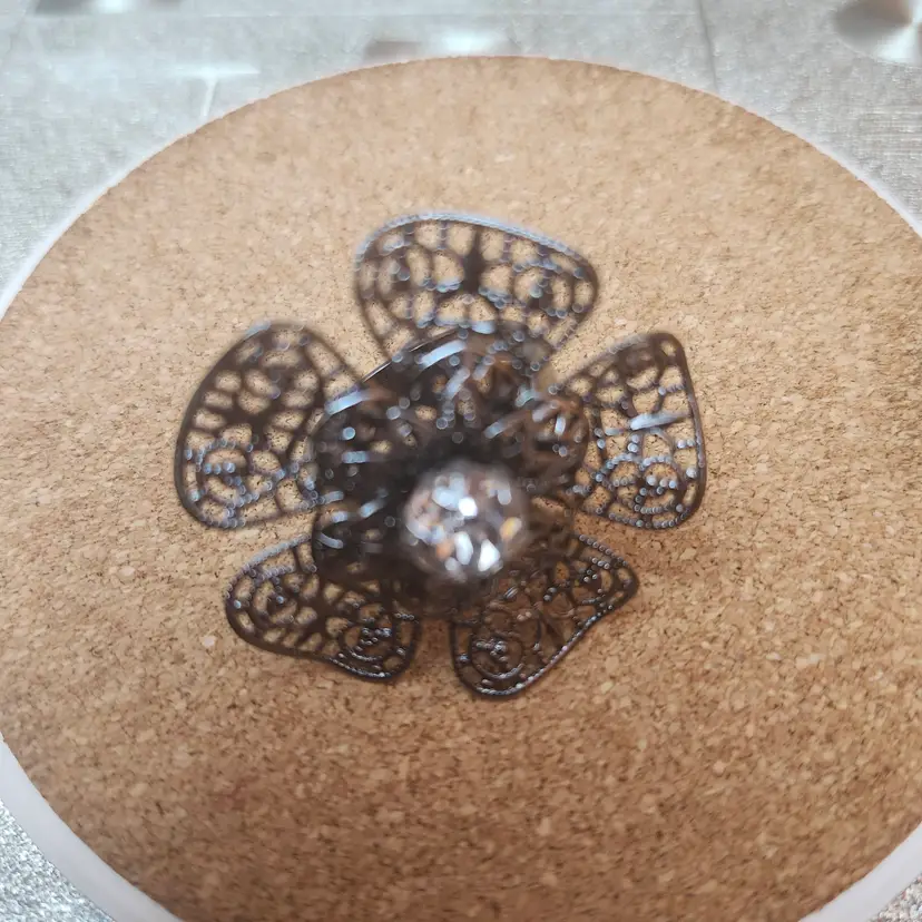 Vintage Filigree Flower Brooch Size 9