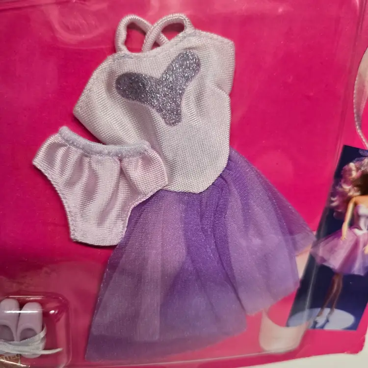 My First Barbie Easy On Fashions