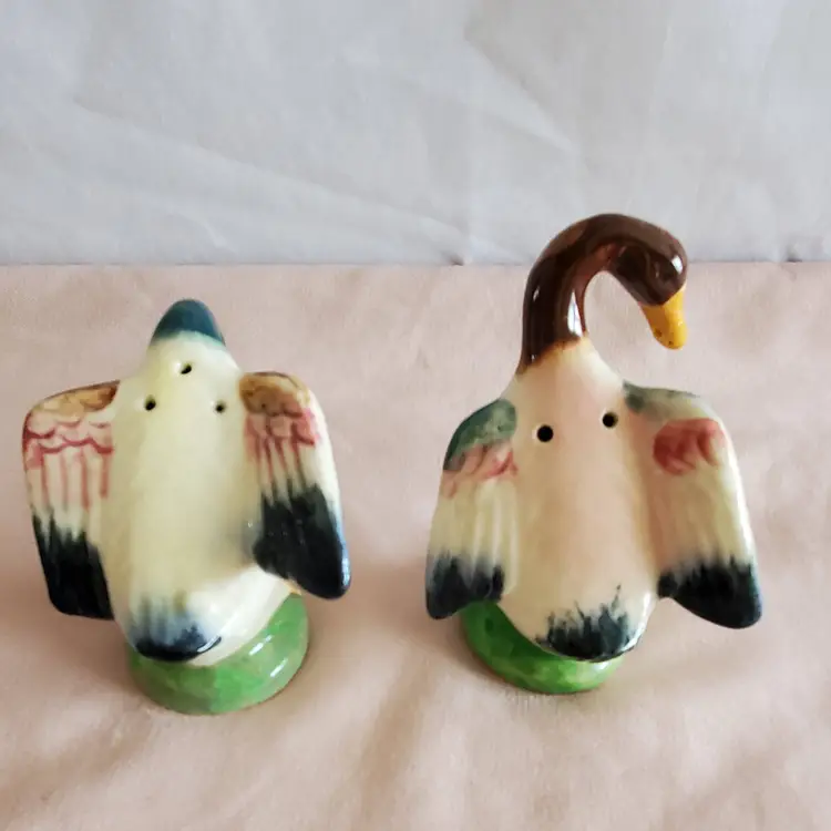 Mid century, ceramic, geese, salt/ pepper shakers, Japan