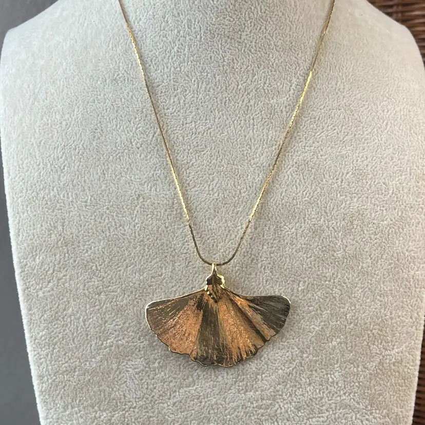 #J59 - Vintage Gold Tone Electroplated Gingko Leaf Necklace - About 16"