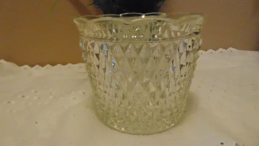 Beautiful Preowned 1960's Indiana Glass Diamond Point Pattern Ice bucket.