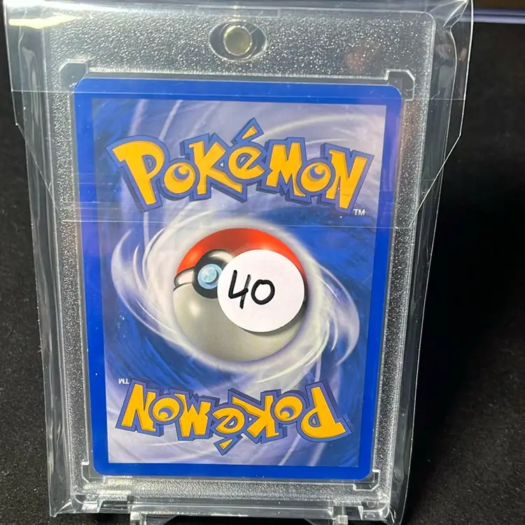 1999 Pokémon Base Set Zapdos holo 16/102.