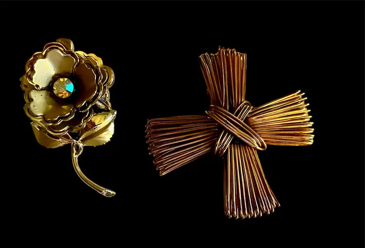 Set Of 3 Vintage Gold Tone Pins Brooches