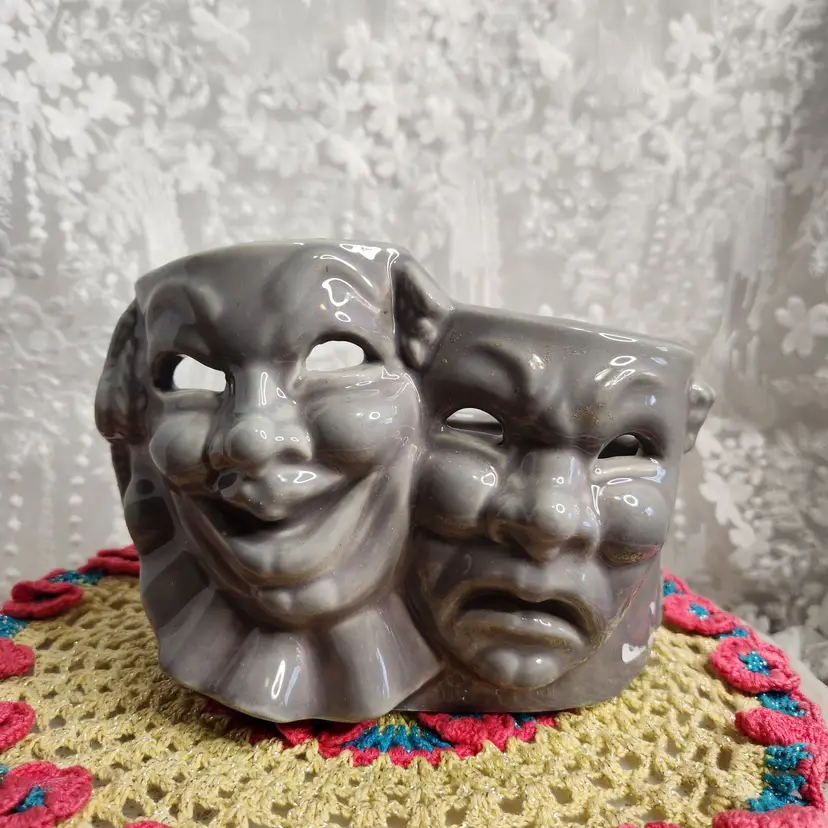 shawnee theater masks planter