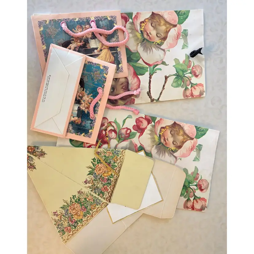 Lot Of 4 Vintage Gift Bags & 1 Unused Foldable Box