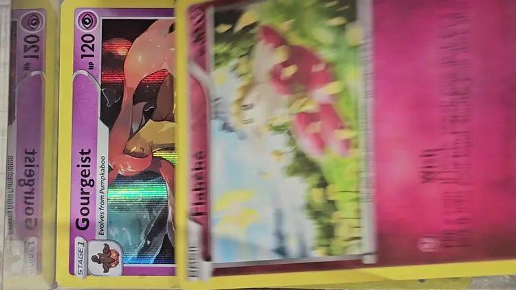 Lot of 25 Pokemon cards 3056