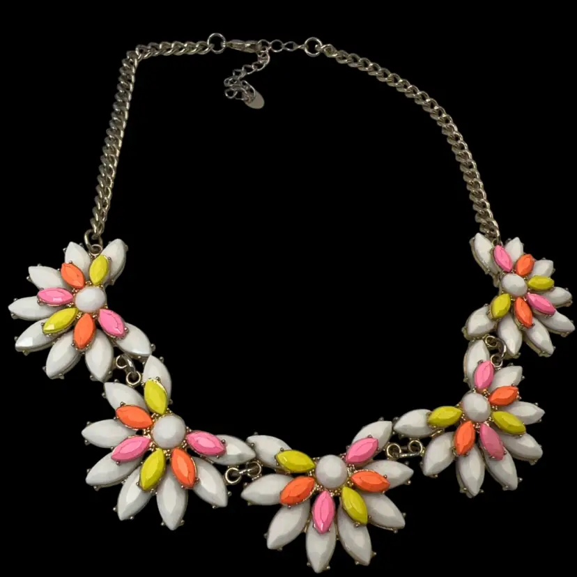 Vintage Flower Necklace 16”+