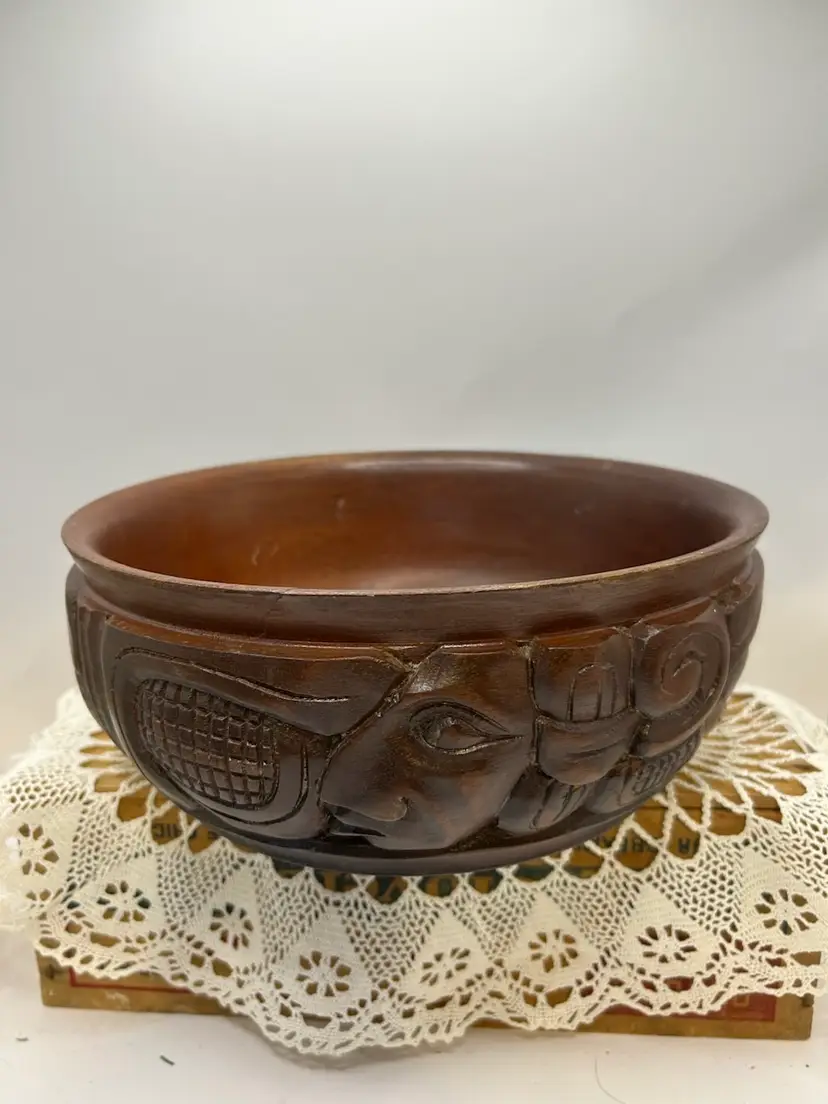 Honduras CA Hand carved Wooden Bowl 9 1/4x4