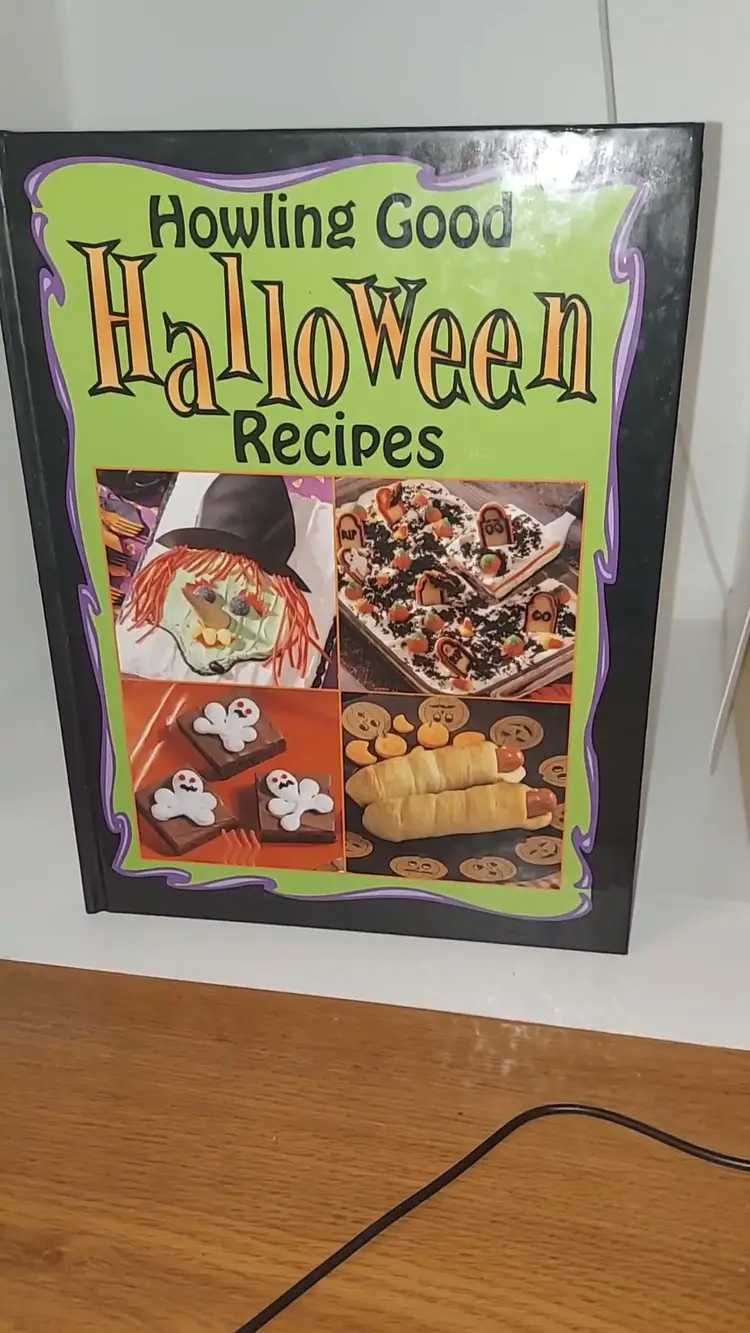 Howling Good Halloween Recipes Hardcover by Kim Hartman From 2000 Like NEW