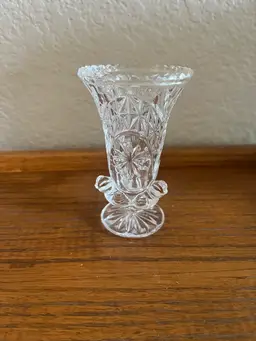 Vintage Hofbauer Byrdes  Bud Vase Figural Birds Base Germany Sawtooth Edge