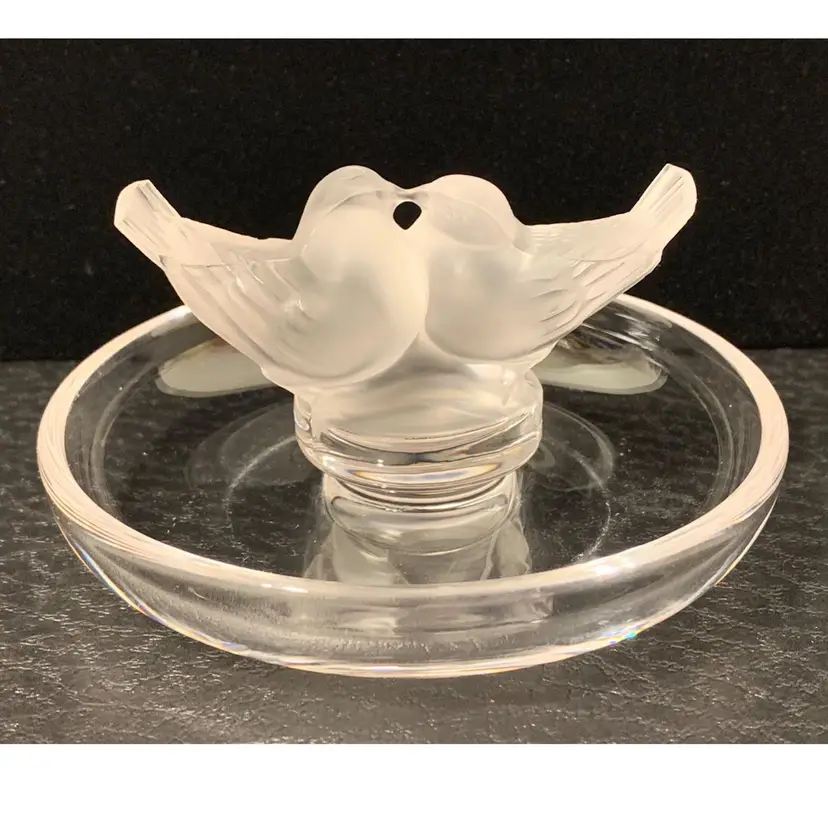 Lalique France Crystal Colombes Kissing Doves Pin Ring Dish