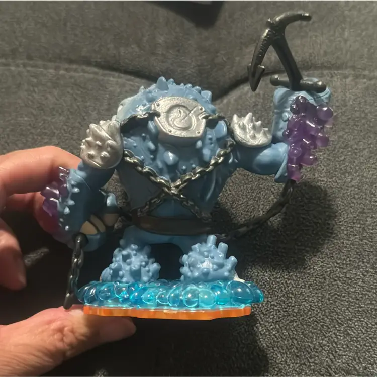 Sylanders Giants Thumpback Shark