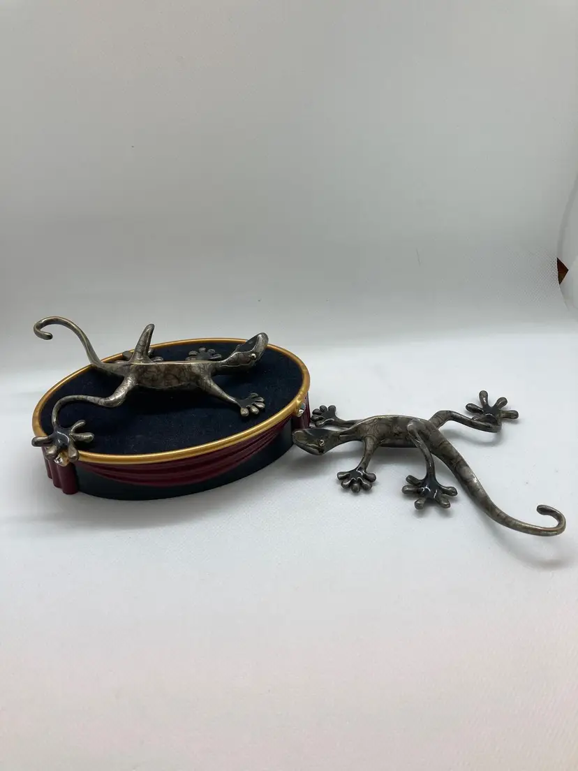 1997 'baby' Celia Reich geckos 226/2000 and 201/2000 enamel over metal