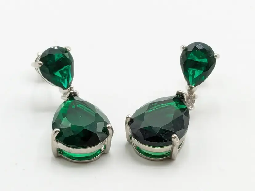 Emerald Color Teardrop Dangle Pierced Earrings Silver Tone