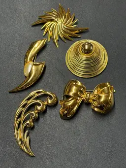 Lot Of 5 Large VTG Costume Gold Tone Brooches…1980’s Or 90’s one Marked Monet