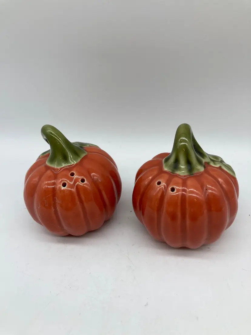Pumpkin Salt and Pepper Shakers 3” Orange Green Leaf Fall Autumn Thanksgiving