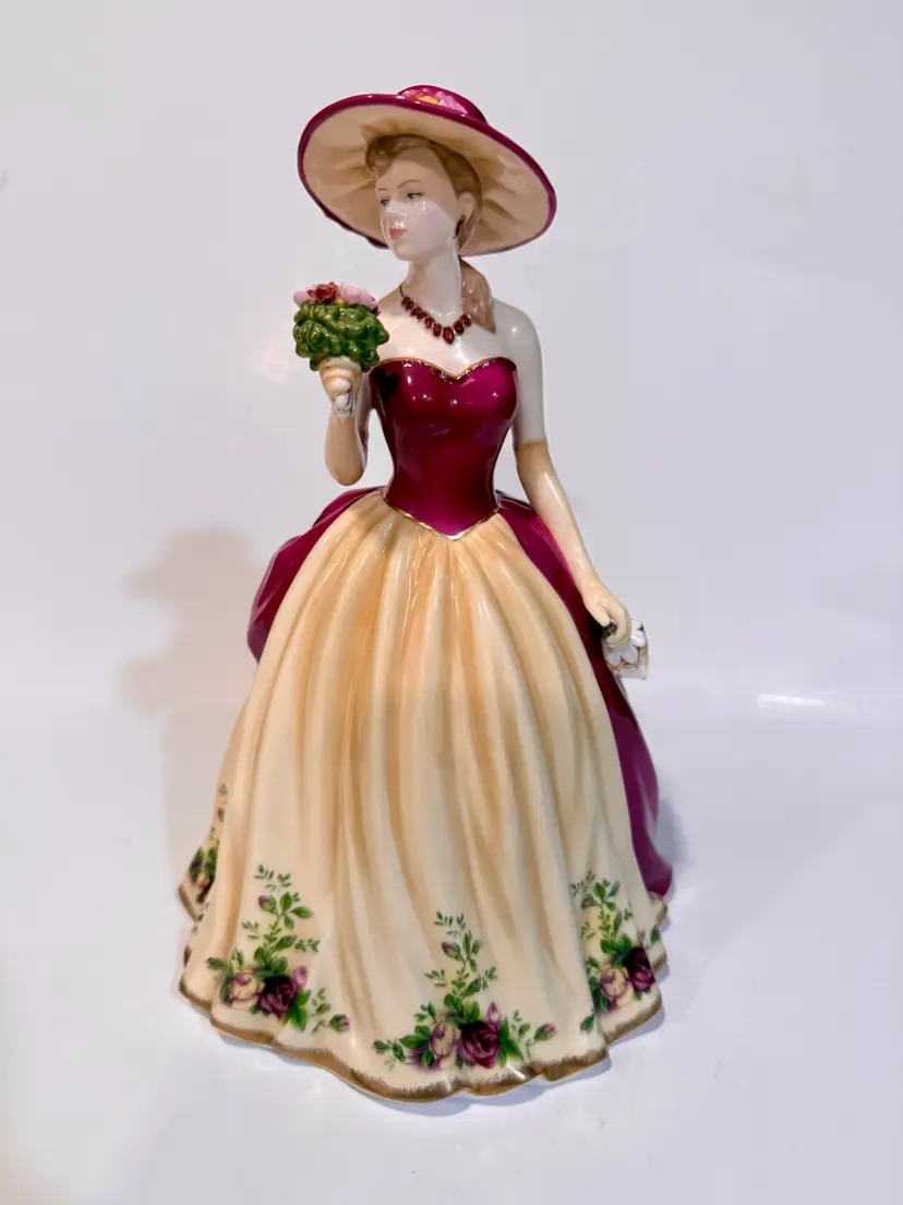 Royal Albert Old Country Roses 2010 Figure of the Year