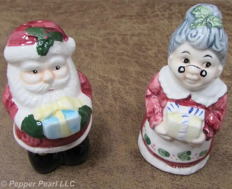 Santa and Mrs Claus Ceramic Salt Pepper Shaker Set 722