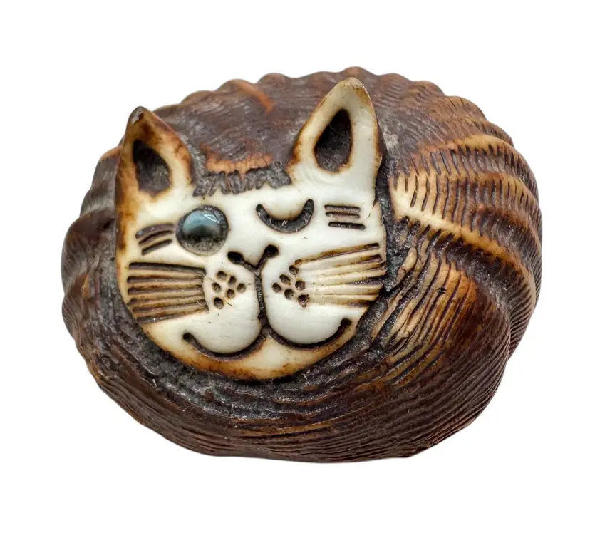 Signed Tristan Totty Studio Art Pottery Cat Figurine Winking New Zealand 1.75”