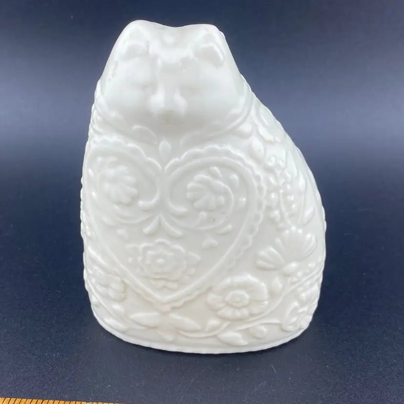 Figurine Cat Porcelain Flowers Hearts ROC Taiwan Vintage Cottage 4”