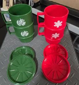 Set of 4 Tupperware Holiday mugs with lids/coasters.