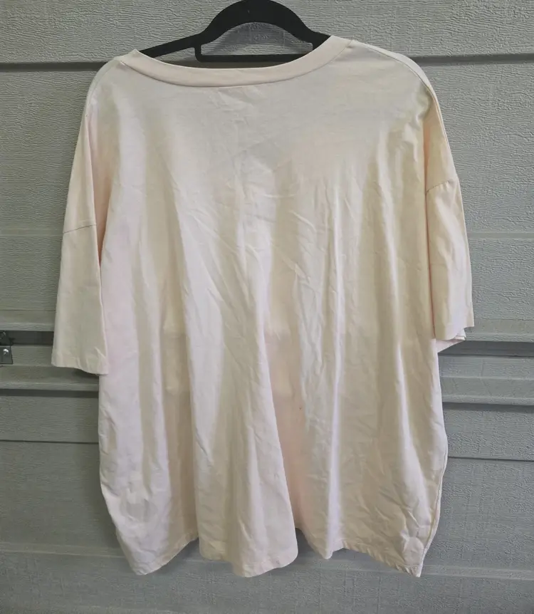 Zenana Women's Cream Short Sleeve V-Neck Size Medium