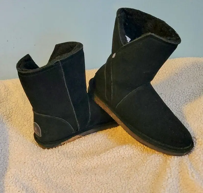 EUC BearPaw 'Pam' Style Black Suede Ankle Boots Women's Size 8
