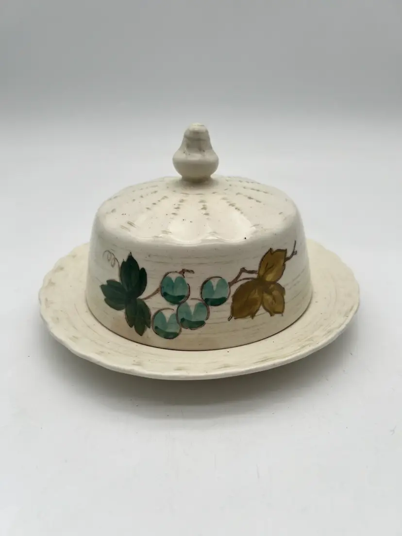 Vintage Metlox Poppy trail Vineyard Round Covered Butter Dish Or Cheese Plate