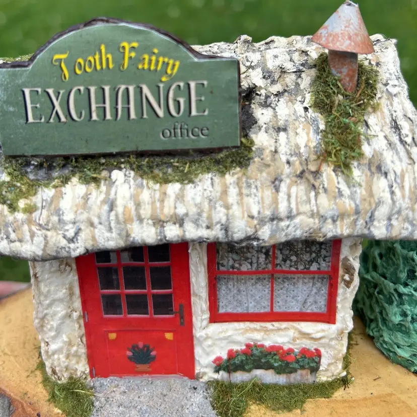 Tooth Fairy Exchange Office (red/green)