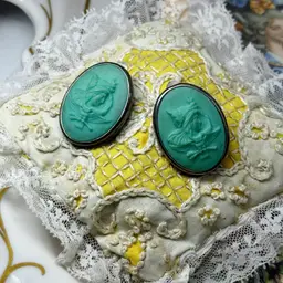 Vintage Athena Cameo Clip On Earrings 1.5”