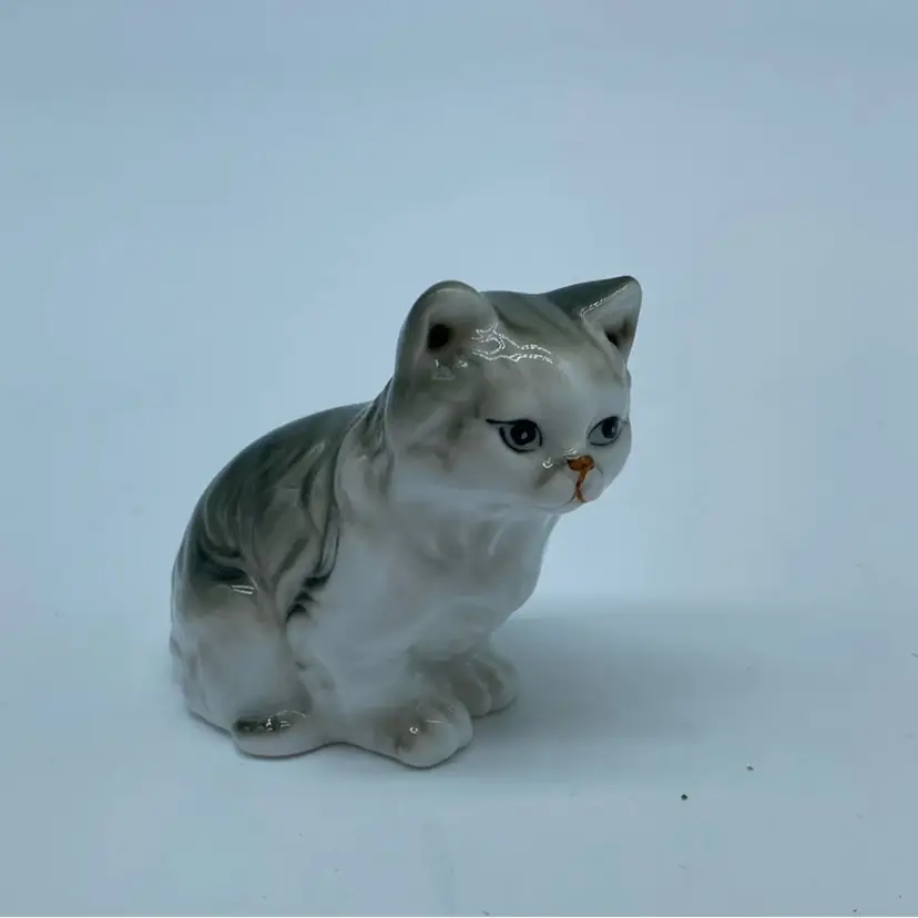 #1403 Porcelain cat figurine, made in Japan.