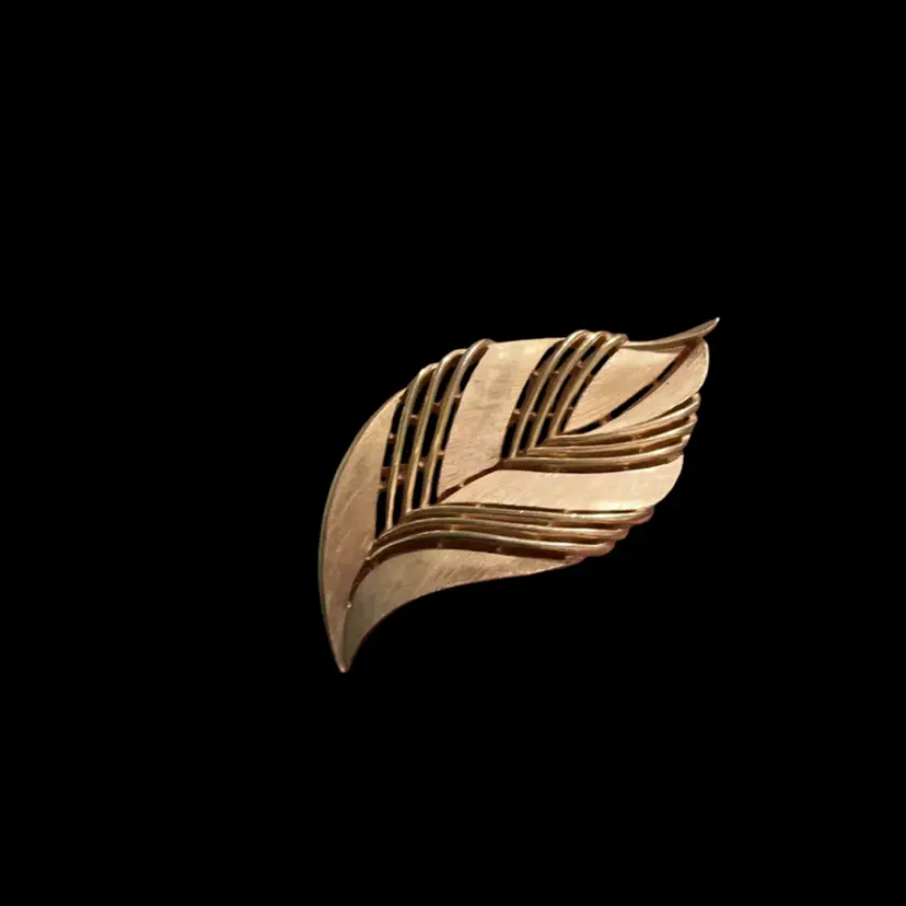 Vintage Goldtone Crown Trifari Leaf Brooch. With Ribbed Style Filigree Open Art Work.